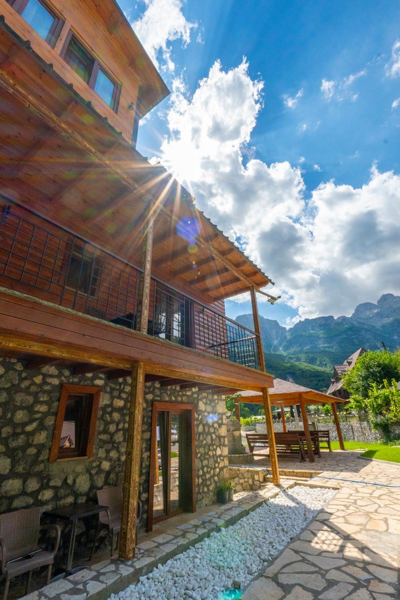 Gegest Hotel Theth Bagian luar foto